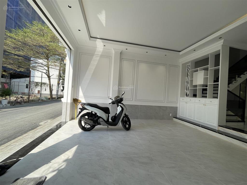 Bán nhà phố lê văn lương dt 83.5m2 trệt 2 lầu sân thượng full nội thất, sổ hồng giá 10.5 tỷ tl mạnh