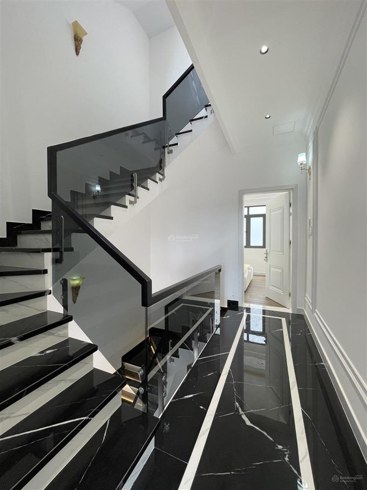 Bán nhà phố lê văn lương dt 83.5m2 trệt 2 lầu sân thượng full nội thất, sổ hồng giá 10.5 tỷ tl mạnh