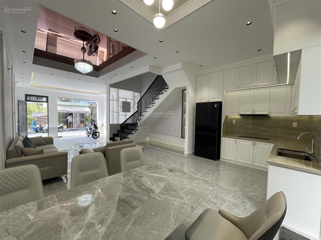 Bán nhà phố lê văn lương dt 83.5m2 trệt 2 lầu sân thượng full nội thất, sổ hồng giá 10.5 tỷ tl mạnh