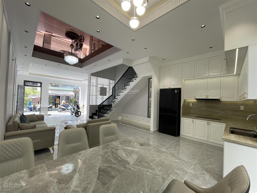 Bán nhà phố lê văn lương dt 83.5m2 trệt 2 lầu sân thượng full nội thất, sổ hồng giá 10.5 tỷ tl mạnh