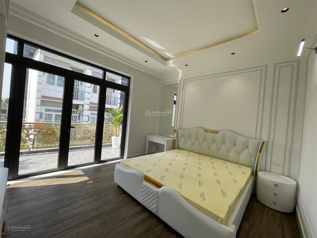 Bán nhà phố lê văn lương dt 83.5m2 trệt 2 lầu sân thượng full nội thất, sổ hồng giá 10.5 tỷ tl mạnh