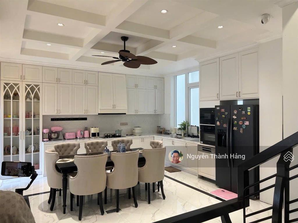 Bán biệt thự mặt tiền đường trần thị liền dt 150m2 5 tầng full nội thất sổ hồng giá 23 tỷ