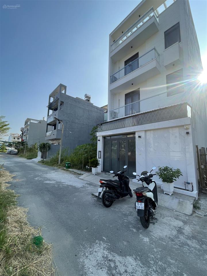 Bán nhà phố khu 1368 lê văn lương phước kiển dt 80m2 4 tầng, sổ hồng, hướng đông. giá 9,9 tỷ