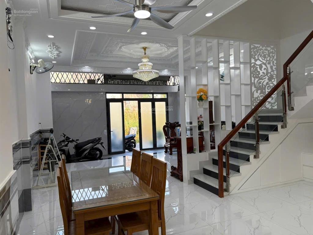Bán nhà phố khu 1368 lê văn lương phước kiển dt 80m2 4 tầng, sổ hồng, hướng đông. giá 9,9 tỷ