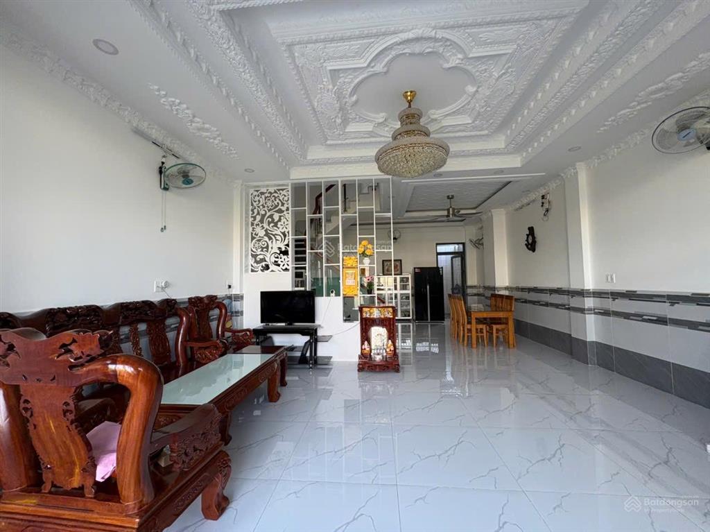 Bán nhà phố khu 1368 lê văn lương phước kiển dt 80m2 4 tầng, sổ hồng, hướng đông. giá 9,9 tỷ