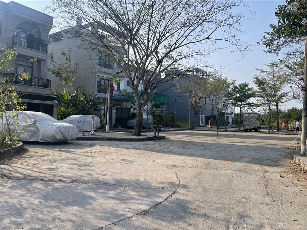 Bán nhà phố khu 1368 lê văn lương phước kiển dt 80m2 4 tầng, sổ hồng, hướng đông. giá 9,9 tỷ