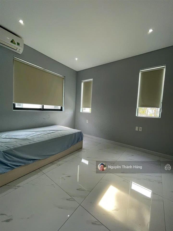 Cần bán căn biệt thự ninesouth góc 2 mặt tiền dt 192m2 3 tầng full nội thất, sổ hồng, giá 28tỷ