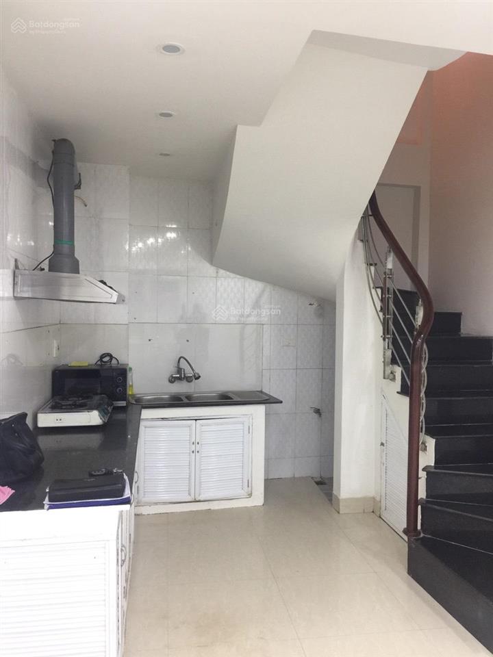 Cho thuê nhà ngõ 1 định công, giải phóng, 30m, 4t, 3 ngủ, 8 triệu
