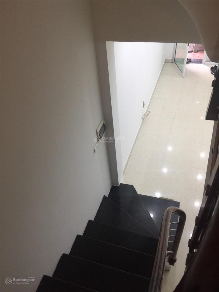Cho thuê nhà ngõ 1 định công, giải phóng, 30m, 4t, 3 ngủ, 8 triệu