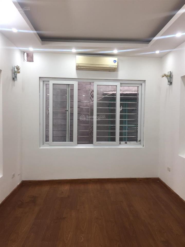 Cho thuê nhà ngõ 1 định công, giải phóng, 30m, 4t, 3 ngủ, 8 triệu