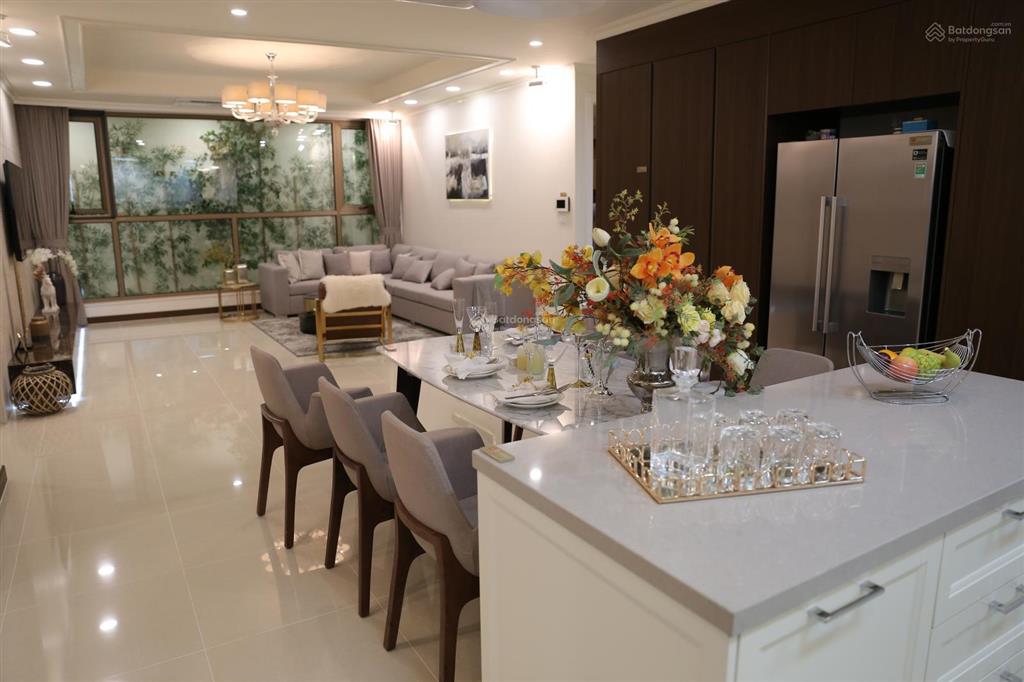 Chính chủ cần bán căn hộ chung cư 3 ngủ tại tòa 903 h9 starlake, tây hồ tây. giá bán 160 tr/m2