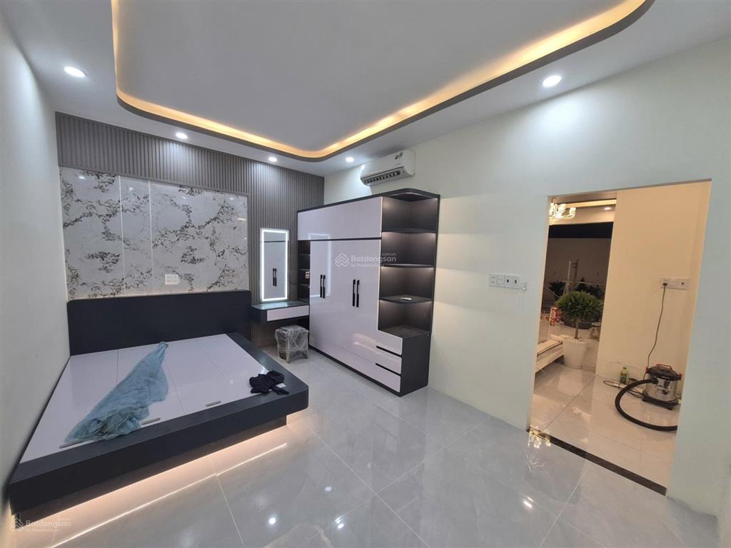 Nhà biệt thự mặt tiền góc đường 210m giá 3tỷ 790tr gấn chợ 30/4 rạch giá