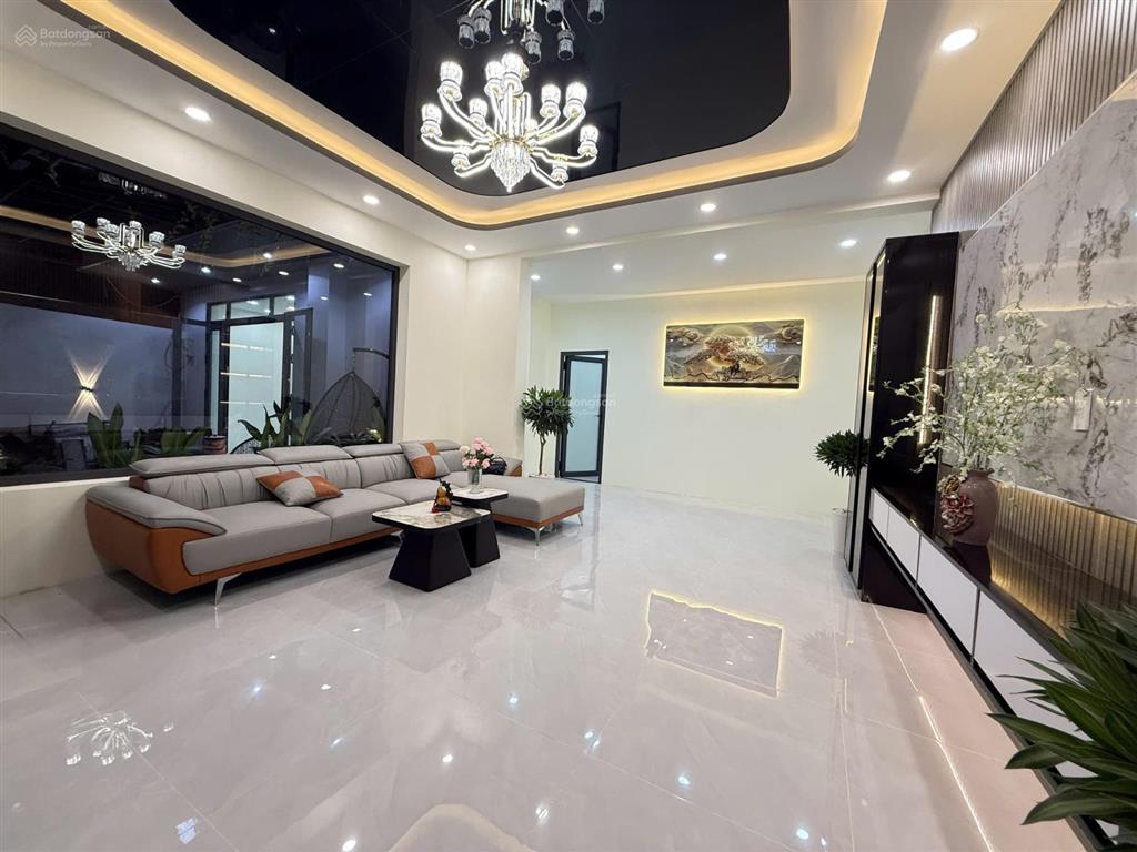 Nhà biệt thự mặt tiền góc đường 210m giá 3tỷ 790tr gấn chợ 30/4 rạch giá