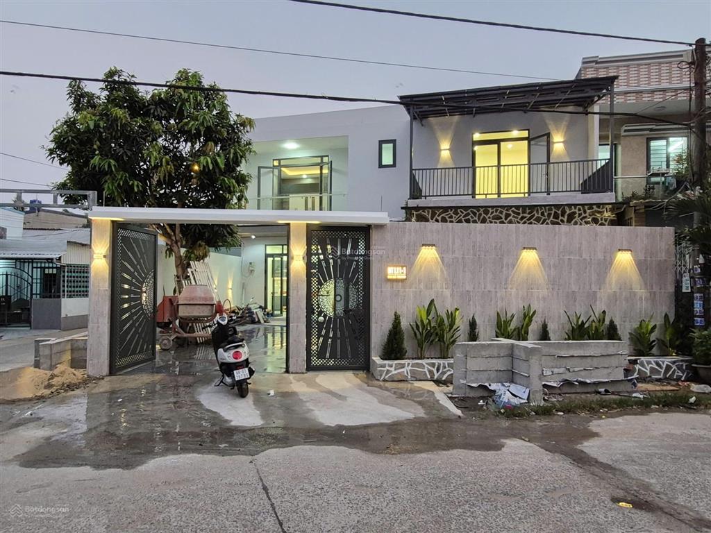 Nhà biệt thự mặt tiền góc đường 210m giá 3tỷ 790tr gấn chợ 30/4 rạch giá