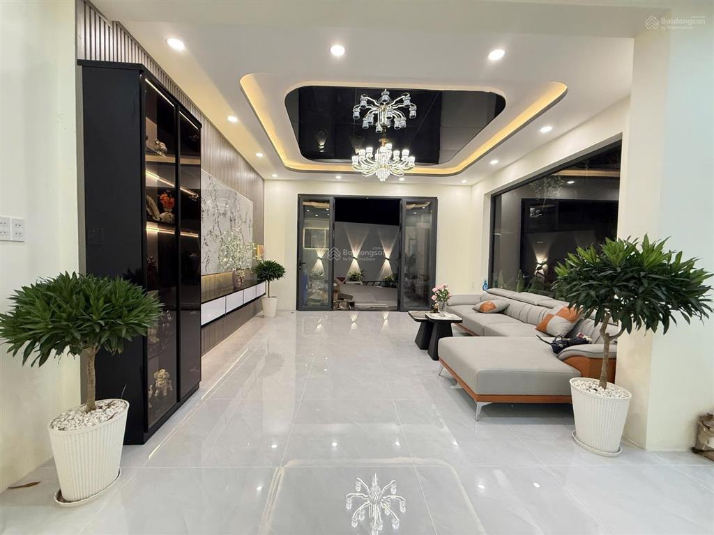 Nhà biệt thự mặt tiền góc đường 210m giá 3tỷ 790tr gấn chợ 30/4 rạch giá