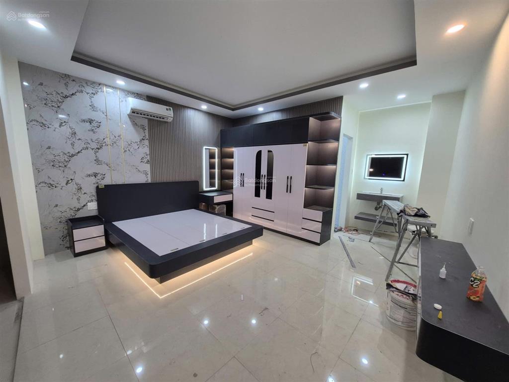 Nhà biệt thự mặt tiền góc đường 210m giá 3tỷ 790tr gấn chợ 30/4 rạch giá