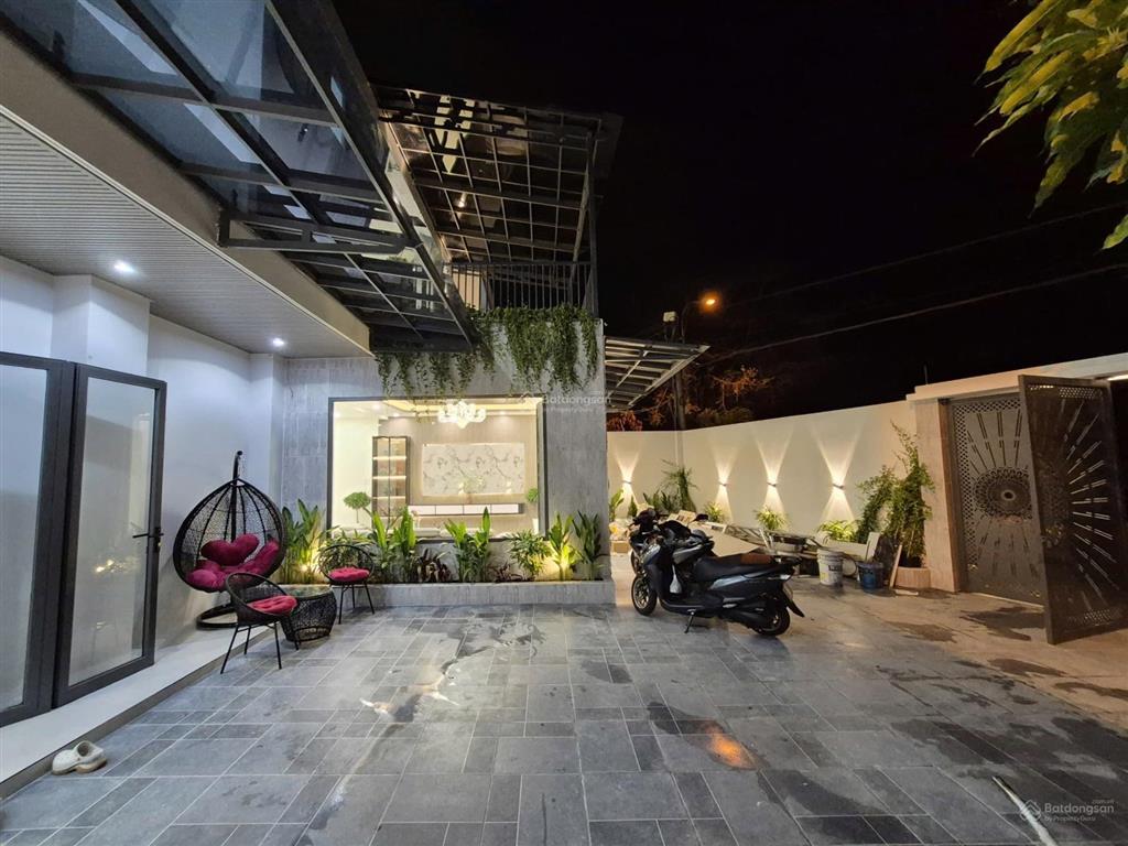 Nhà biệt thự mặt tiền góc đường 210m giá 3tỷ 790tr gấn chợ 30/4 rạch giá