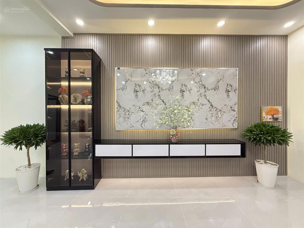 Nhà biệt thự mặt tiền góc đường 210m giá 3tỷ 790tr gấn chợ 30/4 rạch giá