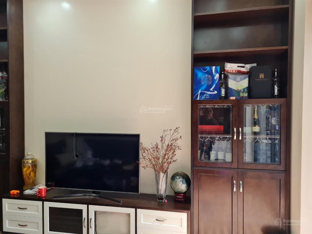 Gia đình cần bán nhà ngọc lâm nguyễn văn cừ 85m2 4 tầng mặt tiền 6m oto vào nhà