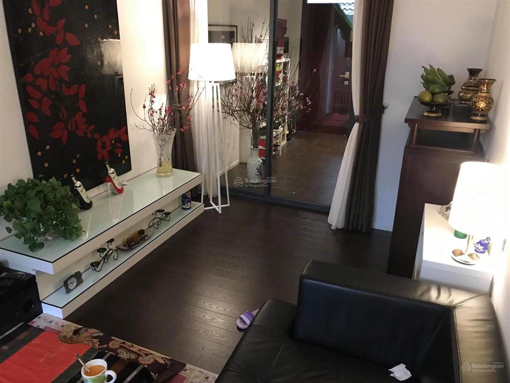 Gia đình cần bán nhà mặt phố nguyễn đình thi tây hồ