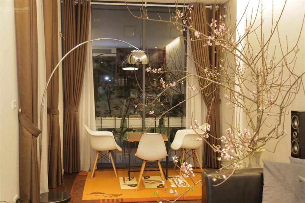 Gia đình cần bán nhà mặt phố nguyễn đình thi tây hồ