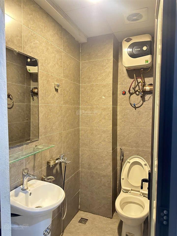 Cho thuê chdv 20m2, khép kín full đồ, cửa sổ nhìn ngõ, ở ngay ngã 7 ô chợ dừa, 3,7 triệu/tháng