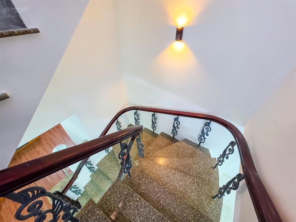  bán nhà 3 tầng hẻm oto nguyễn thị thập nối dài. dt 4x14 có 2 lầu giá 7,7 tỷ