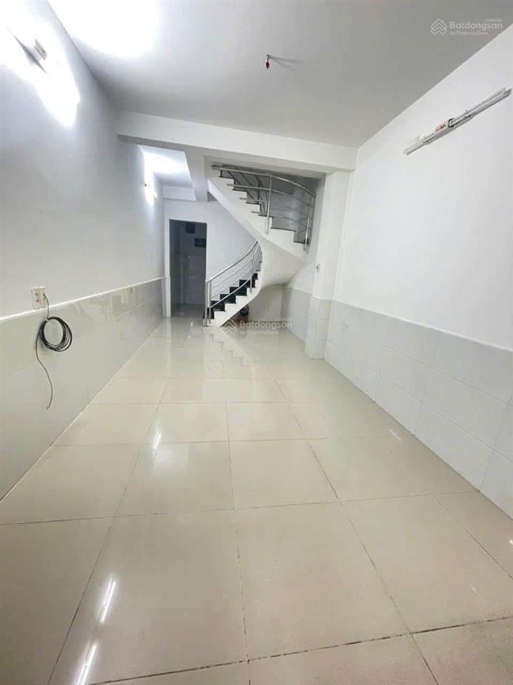 Cho thuê nhà 3 tầng hẻm 1135 huỳnh tấn phát 4 phòng ngủ giá 9 triệu