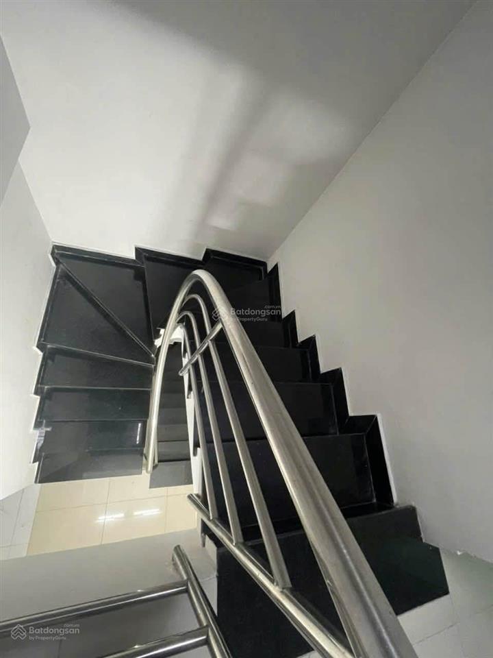 Cho thuê nhà 3 tầng hẻm 1135 huỳnh tấn phát 4 phòng ngủ giá 9 triệu