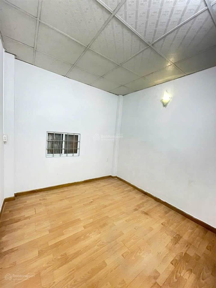Cho thuê nhà 3 tầng hẻm 1135 huỳnh tấn phát 4 phòng ngủ giá 9 triệu