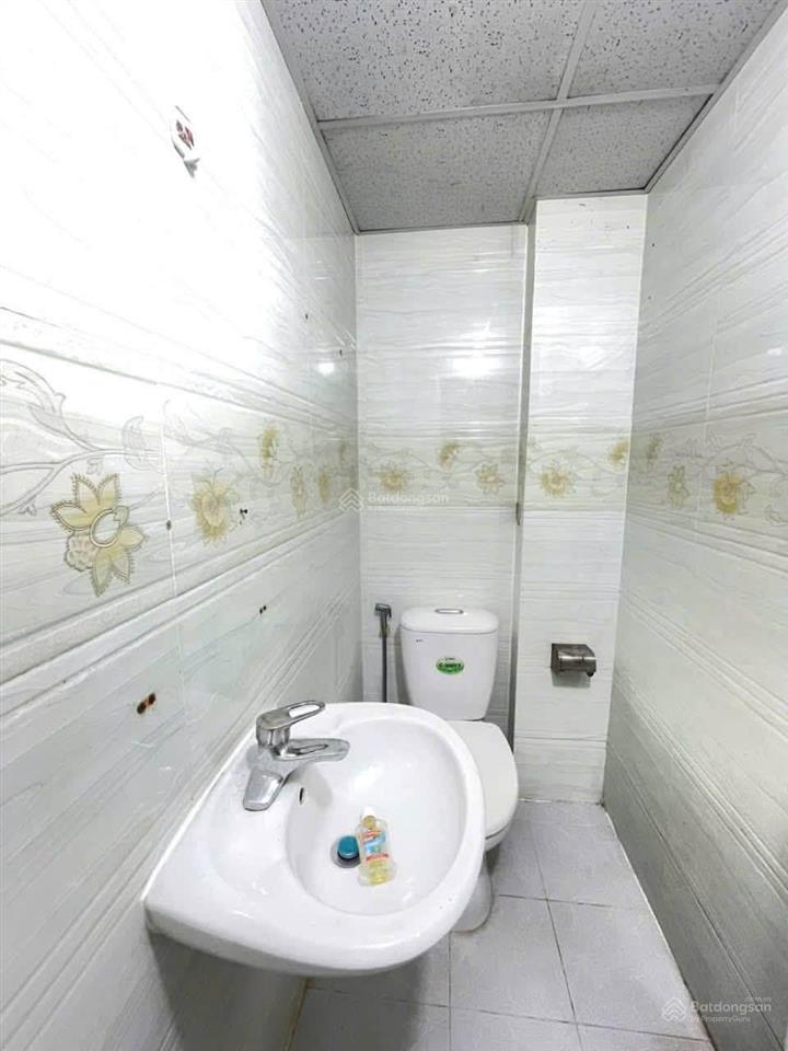 Cho thuê nhà 3 tầng hẻm 1135 huỳnh tấn phát 4 phòng ngủ giá 9 triệu
