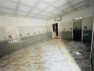 Nhà cấp 4 xây dựng kèm khuân viên rộng có thể sản xuất nhỏ