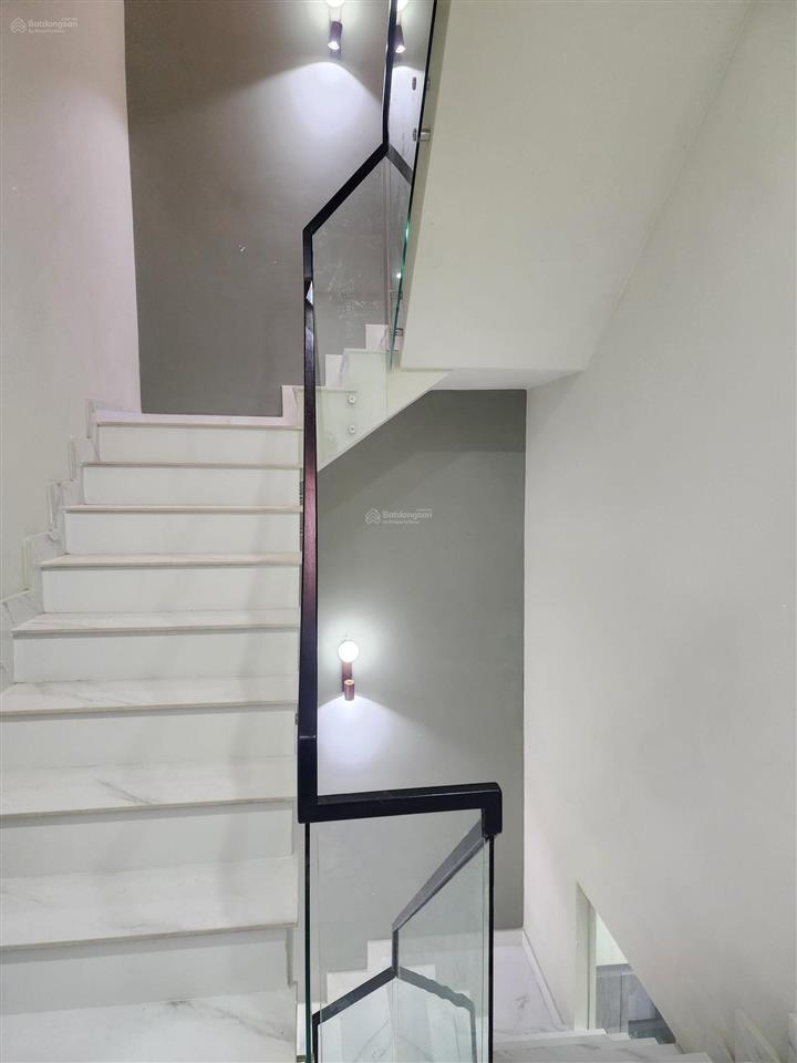 Chính chủ cần cho thuê nhà kim kim trần 1 trệt 2 lầu 4pn 3wc, với giá 10 triệu vnđ/tháng 0902 916 ***