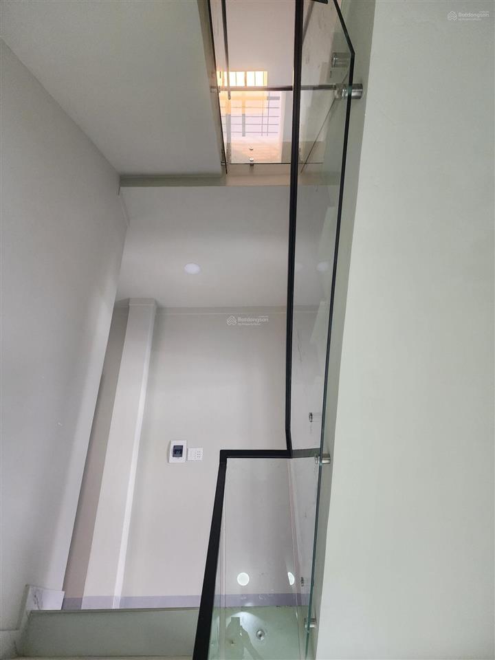 Chính chủ cần cho thuê nhà kim kim trần 1 trệt 2 lầu 4pn 3wc, với giá 10 triệu vnđ/tháng 0902 916 ***