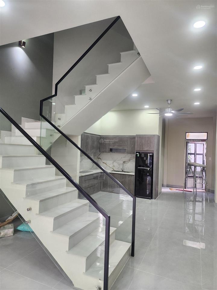 Chính chủ cần cho thuê nhà kim kim trần 1 trệt 2 lầu 4pn 3wc, với giá 10 triệu vnđ/tháng