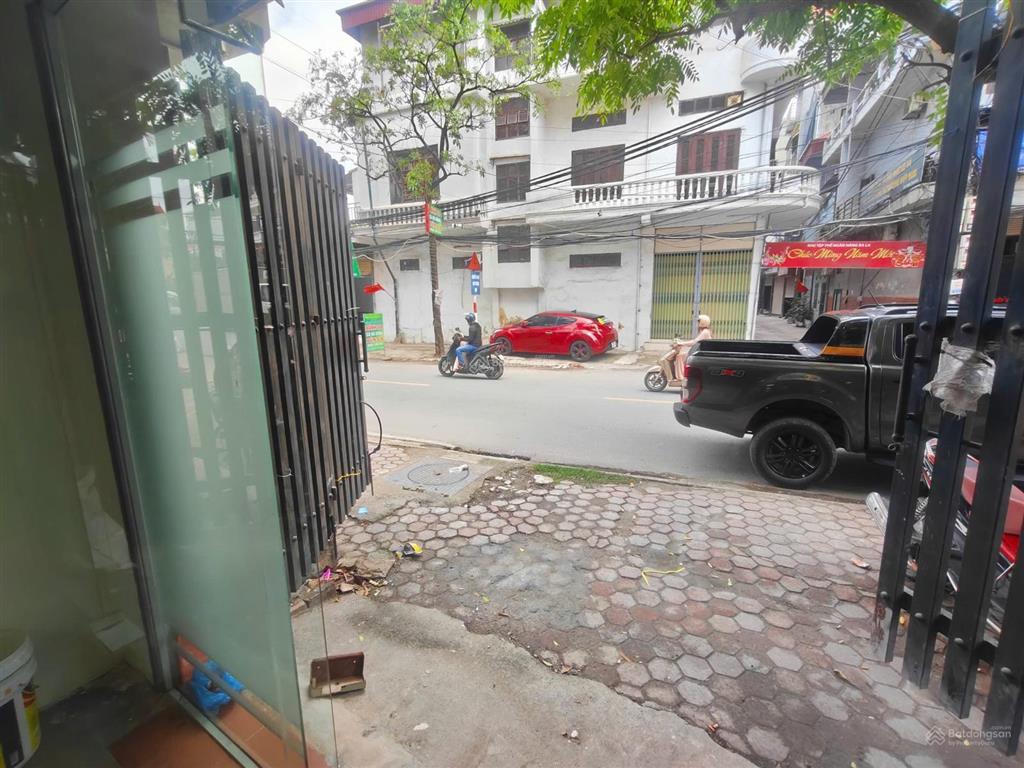 Cho thuê cửa hàng, mbkd ngã 3 ba la giá hợp lý mặt phố to sầm uất, giá chỉ 7tr