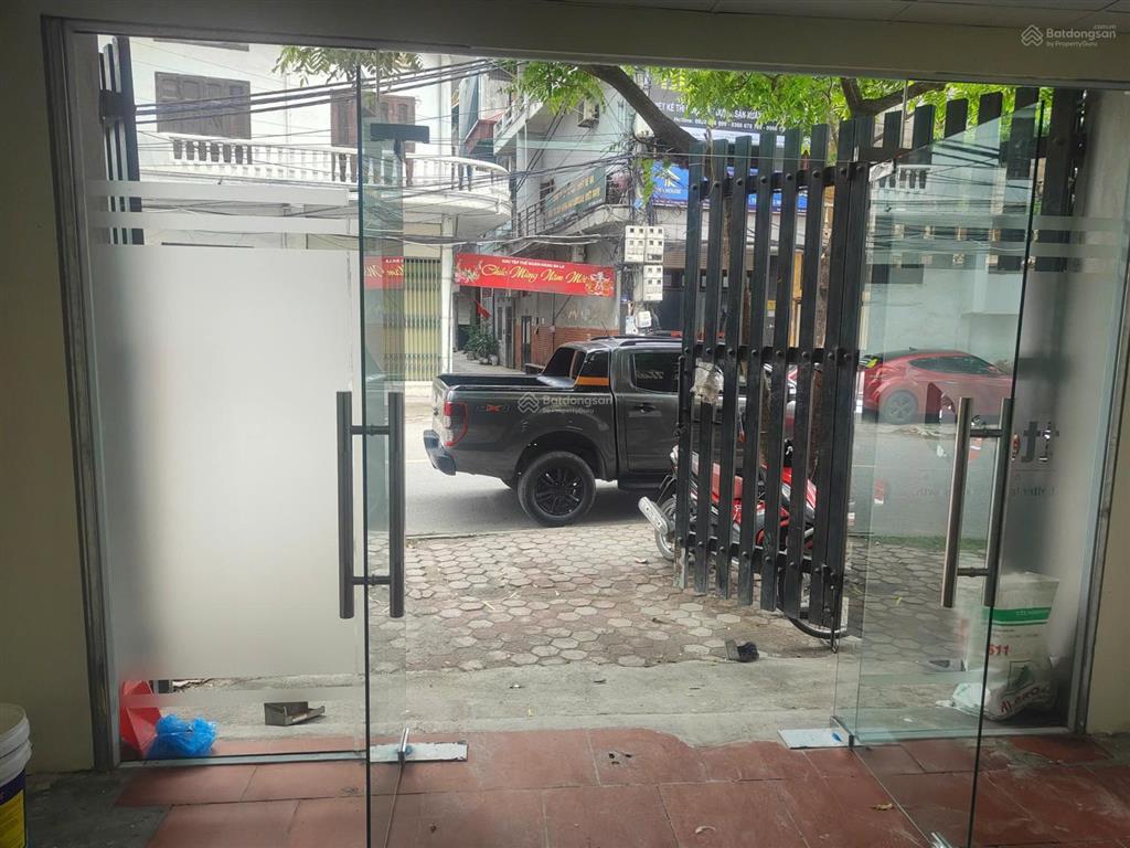 Cho thuê cửa hàng, mbkd ngã 3 ba la giá hợp lý mặt phố to sầm uất, giá chỉ 7tr