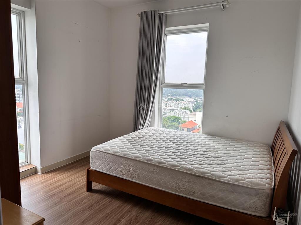 Cho thuê căn 2 pn trung tâm thảo điền, lầu cao, view sông