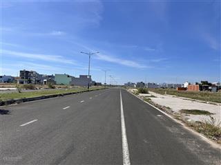 Cần bán lô đất 100m2, đường rộng 42m, sát sân bay tuy hòa và biển