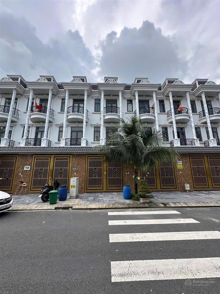 Giảm 300tr bán gấp nhà phố siêu đẹp sát vincom