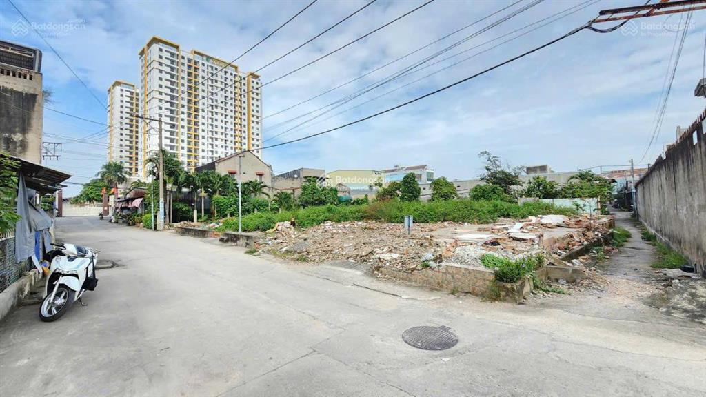 Giảm 3 tỷ bán gấp lô siêu đẹp có thể tách thành 6 lô ngay vòng xoay an phú