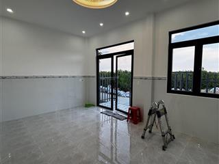 Bán 2 căn nhà cấp 4 đường xe hơi, tổng diện tích 83m2