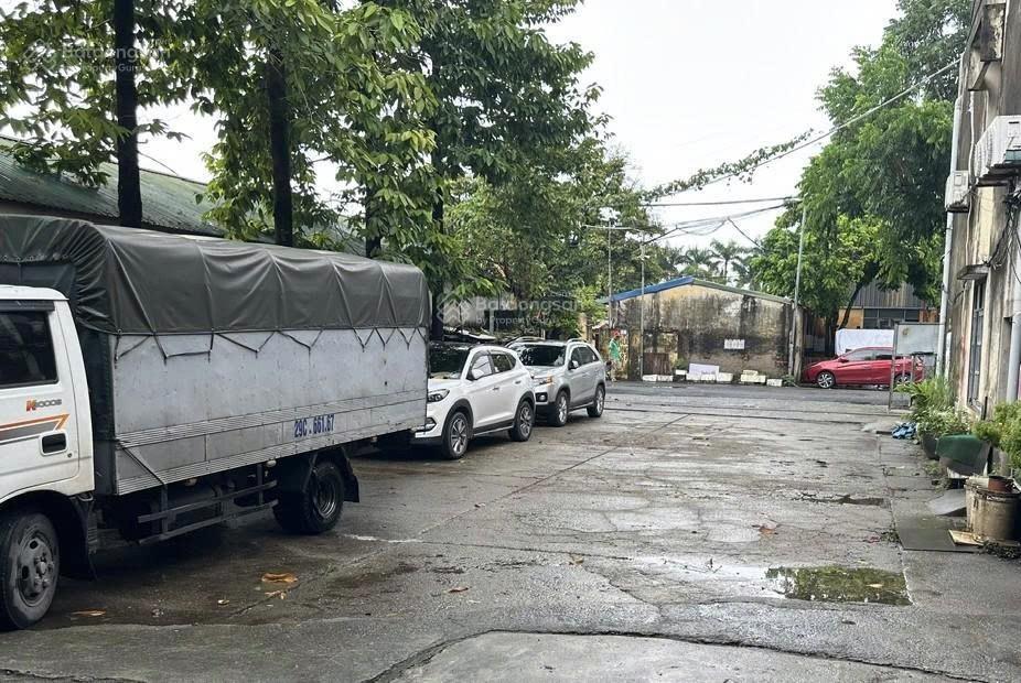 Chính chủ cho thuê kho 450m2, nhà mái bằng, đường lớn, an ninh 24/24, thời hạn thuê ổn định