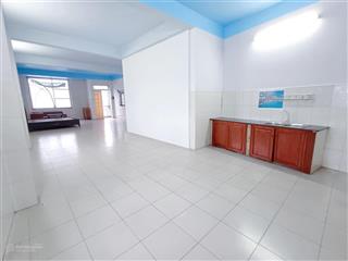 Phòng lầu 2 rộng 100m2  6 cửa sổ trời, ban công, 2 wc  gần công viên phần mềm qt. giá 4.3tr