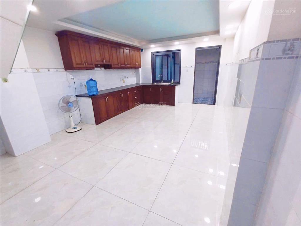 Phòng mới rộng 35m2 có gian bếp, sân & cửa sổ to  ngay công viên an sương. giá 3tr