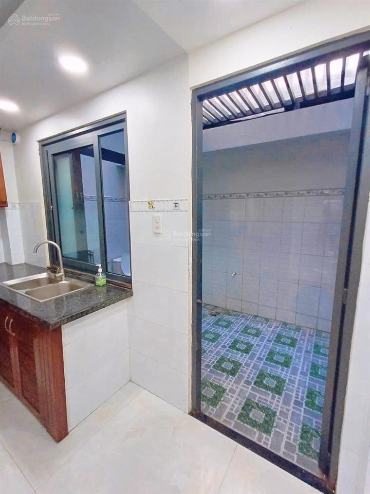 Phòng mới rộng 35m2 có gian bếp, sân & cửa sổ to  ngay công viên an sương. giá 3tr