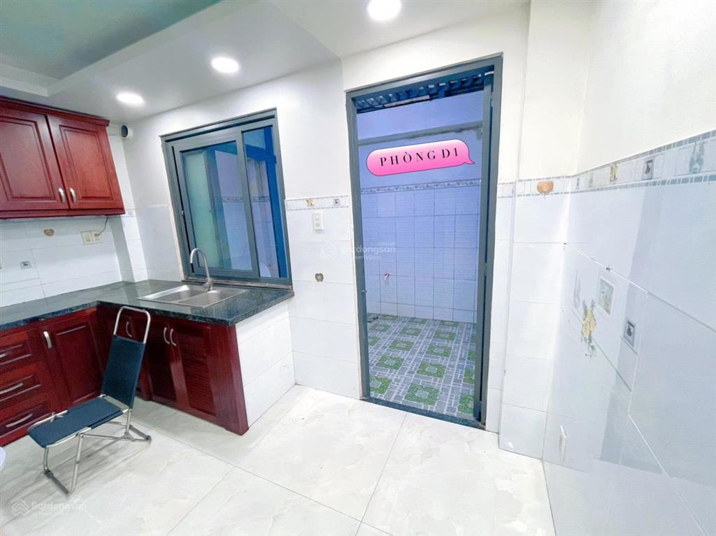 Phòng mới rộng 35m2 có gian bếp, sân & cửa sổ to  ngay công viên an sương. giá 3tr