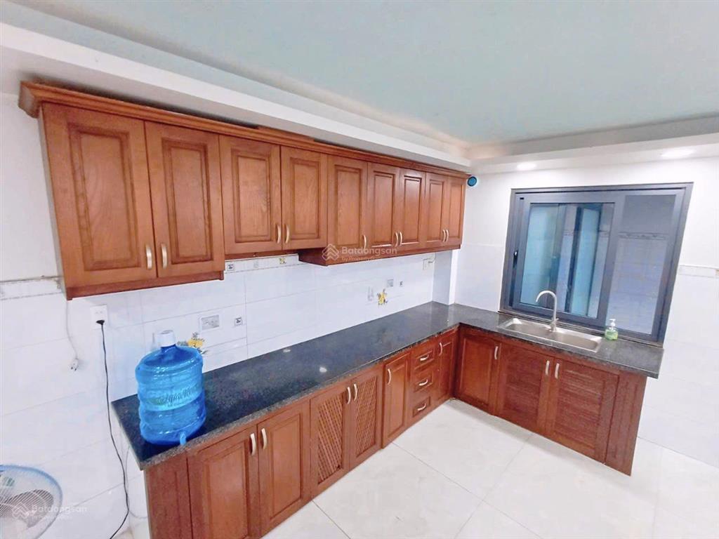 Phòng mới rộng 35m2 có gian bếp, sân & cửa sổ to  ngay công viên an sương. giá 3tr