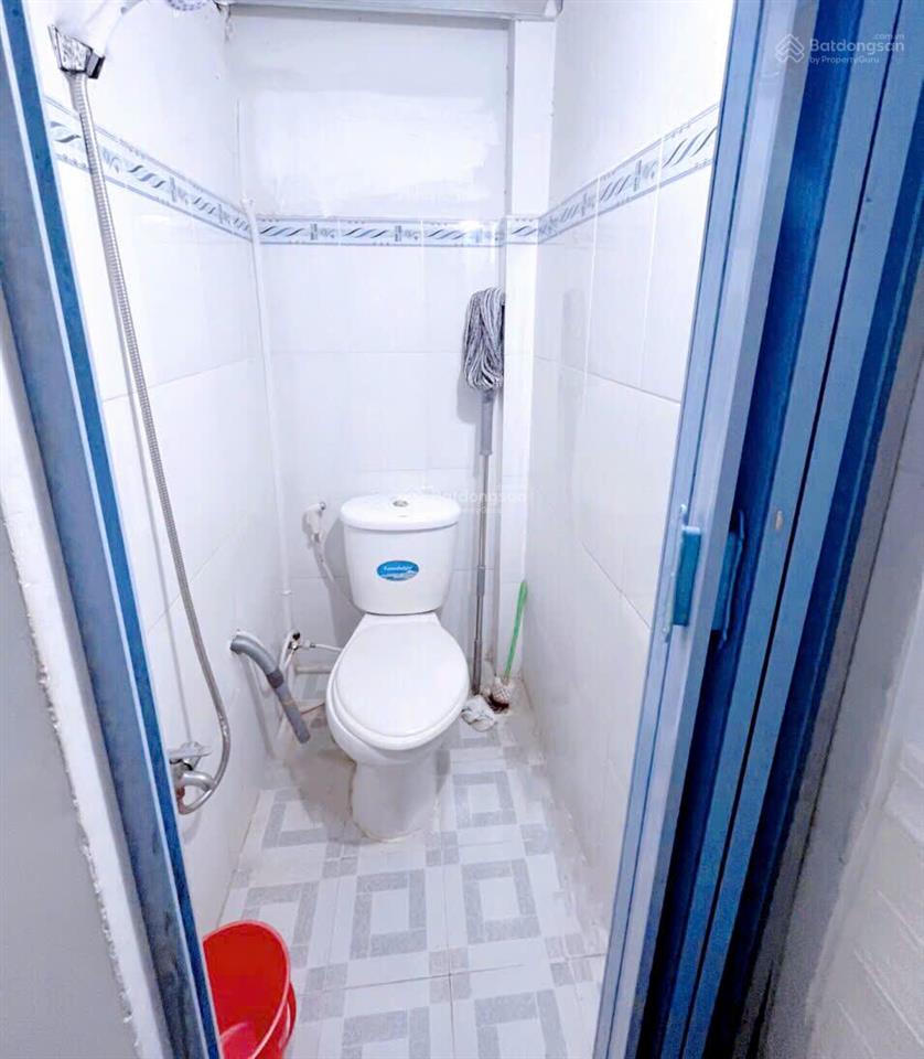 Phòng có nội thất  giá 2.7tr  ngay tòa nhà e town và gần nhà ga t3