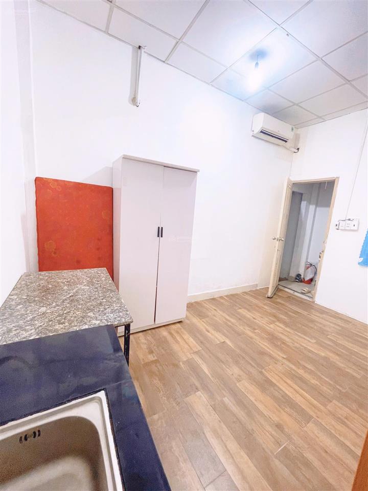 Phòng full nội thất  giá 3tr  hẻm đối diện tòa nhà e town, gần nhà ga t3